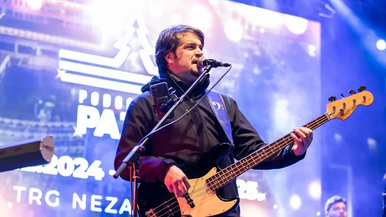 Nikola on bass